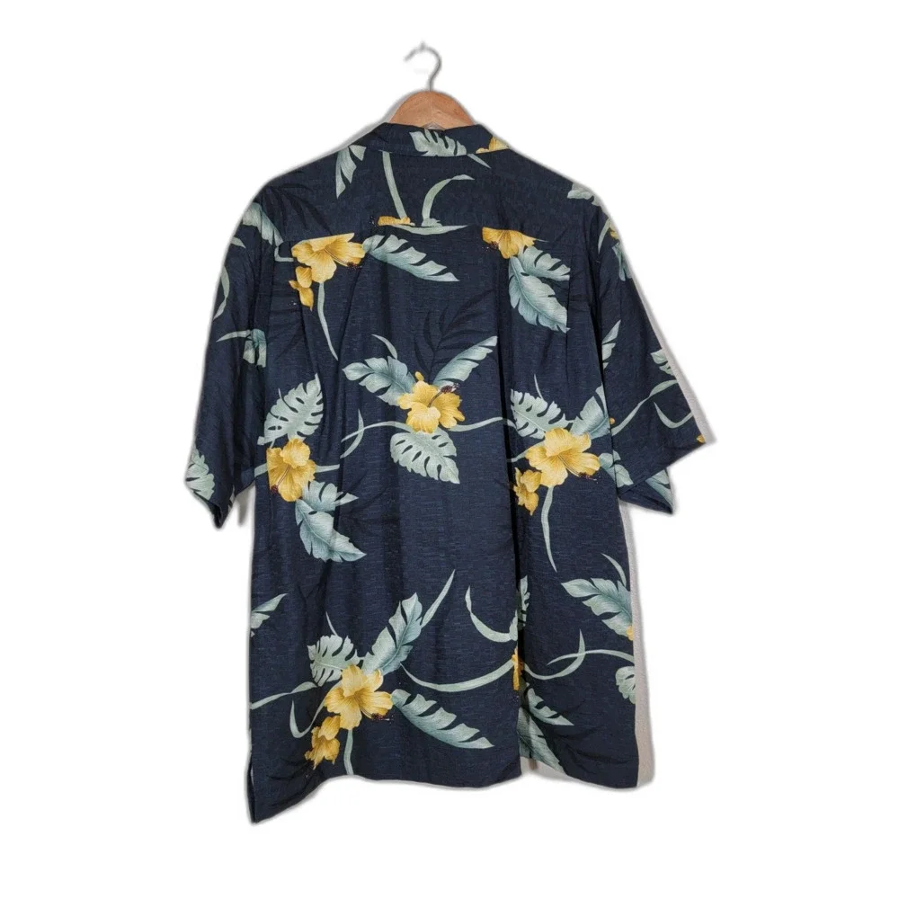 Tommy Bahama 100% Silk Floral Hawaiian Camp Collar Button Shirt - Large - Picture 2 of 6